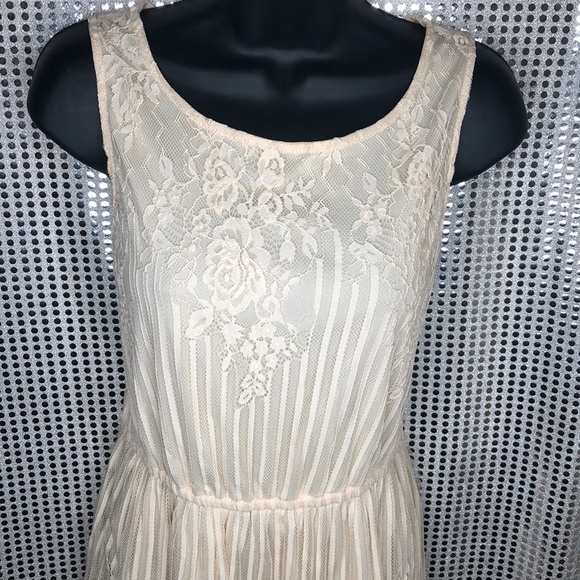 Size Medium Cream Lace Dress - Picture 6 of 6